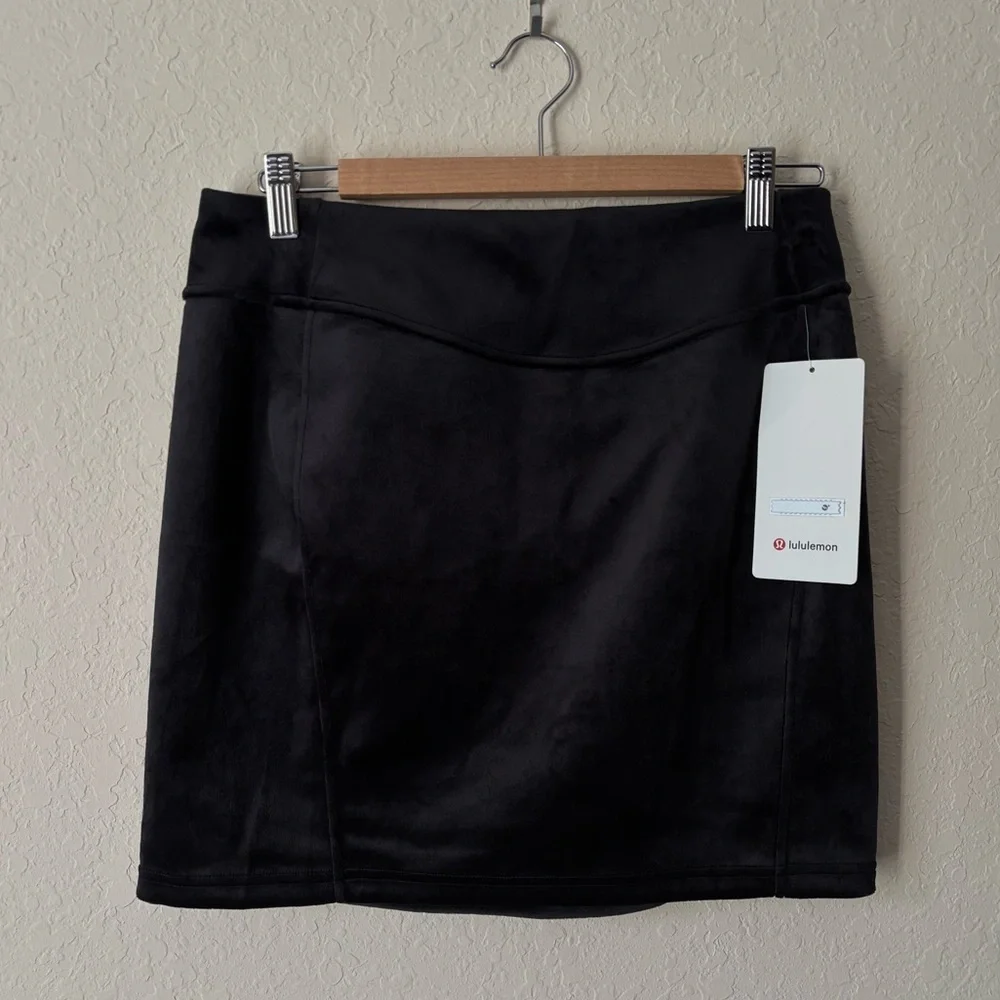 Lululemon | Women's Scuba High-Rise Velvet Mini Skirt Black Size Medium NWT - Picture 3 of 8